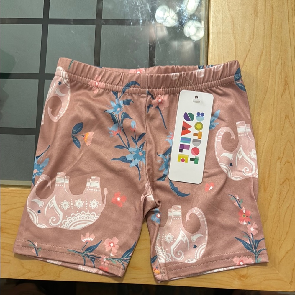 NWT. Dot Dot Smile kick shorts. Size 3/4.